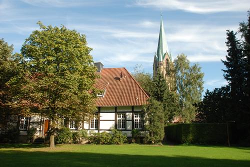 Ansicht Fachwerkhaus und Kirche Harsewinkel